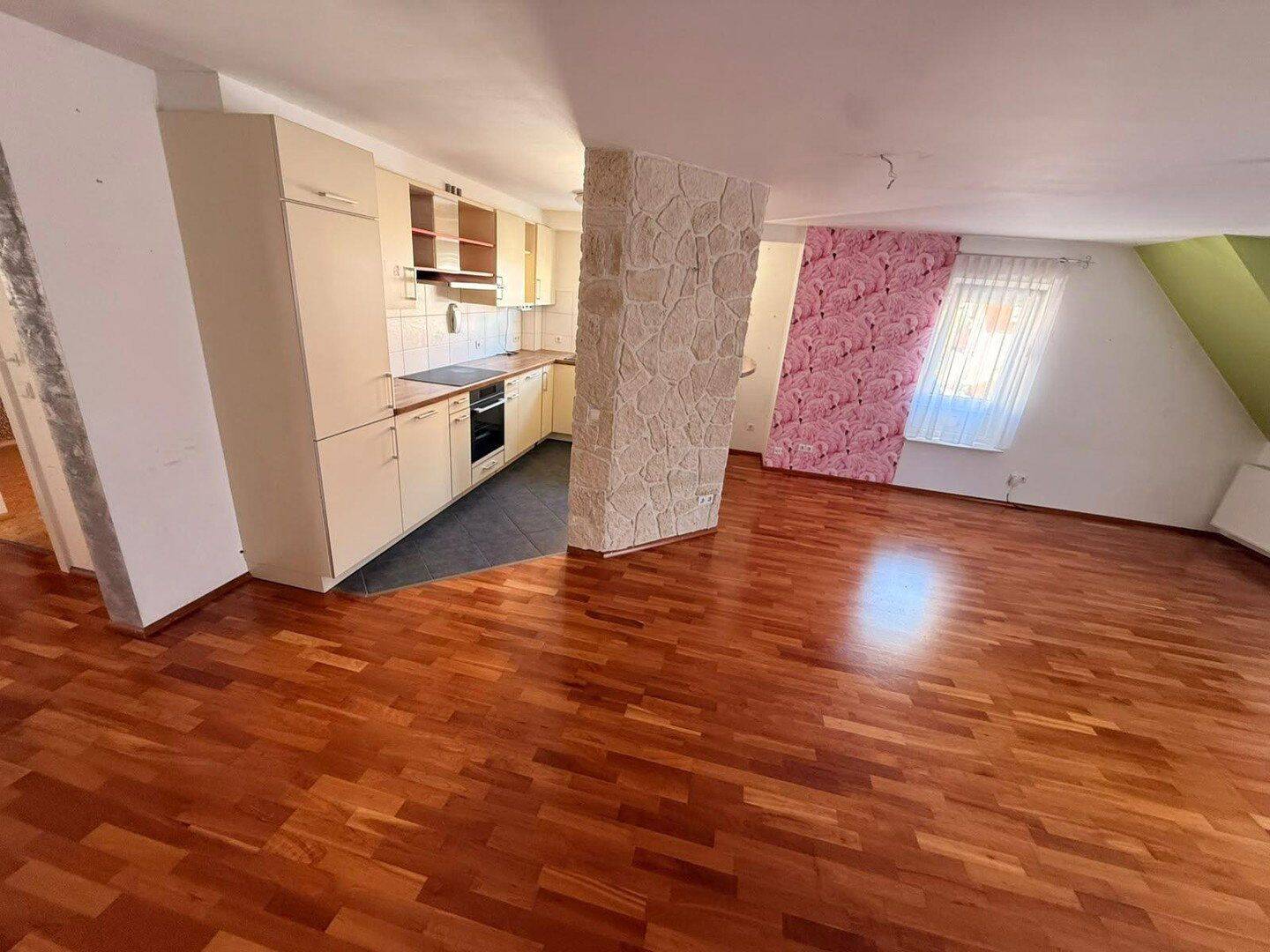 Provisionsfrei: Maisonette mit Hausgefühl, Südbalkon und 2 Tageslichtbädern inkl einem TG-Stellplatz, 71691 Freiberg am Neckar