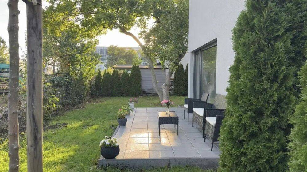 Stilvolles Einfamilienhaus mit gehobener Ausstattung und zwei Innenstellplätzen in attraktiver Wohnlage von Berlin-Buckow, 12349 Berlin (Neukölln)