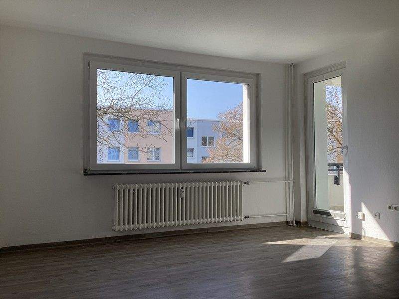 Helle 3-Zimmerwohnung mit Einbauküche und Balkon, 33609 Bielefeld (Baumheide Innenstadt Schildesche)