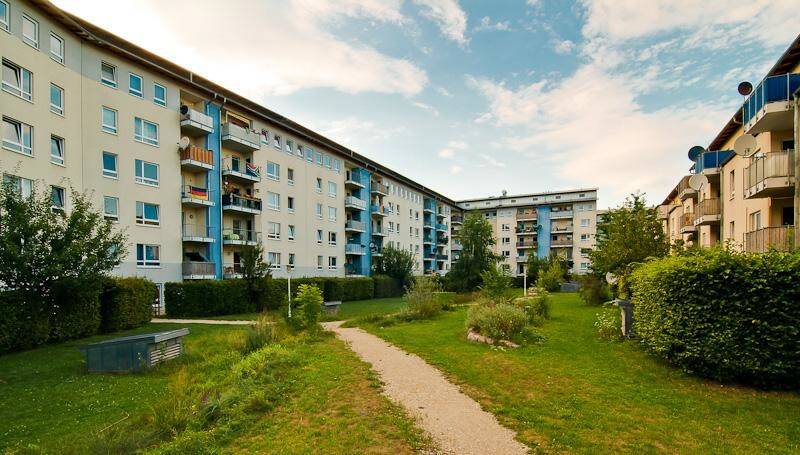 Helle, renovierte 2- Zimmerwohnung mit Sonnenbalkon sucht nette Mieter, 91058 Erlangen (Bruck Eltersdorf Erlangen-Süd Sebaldussiedlung Tennenlohe)