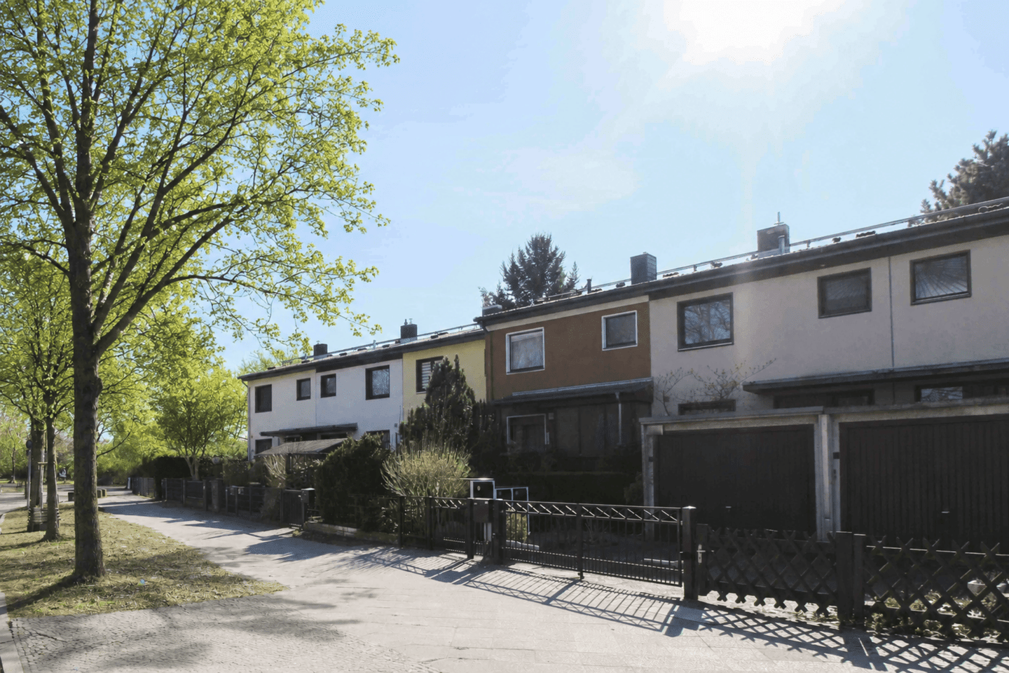 Familienglück in ruhiger Sackgasse – Reihenhaus mit Garten, Garage, Keller und Sauna in Mariendorf, 12107 Berlin (Tempelhof-Schöneberg)