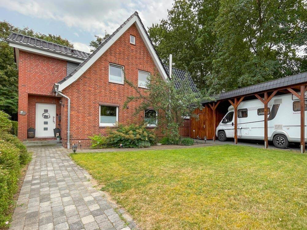 Großes Einfamilienhaus im Grünen in zentraler Lage von Stade, 21680 Stade