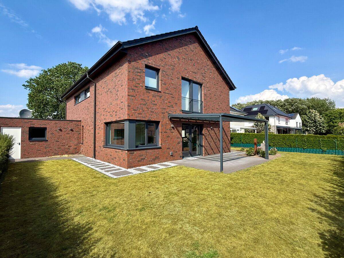 Neuwertiges Wohnhaus mit Einliegerwohnung, Sauna und großzügigem Platzangebot, 48282 Emsdetten