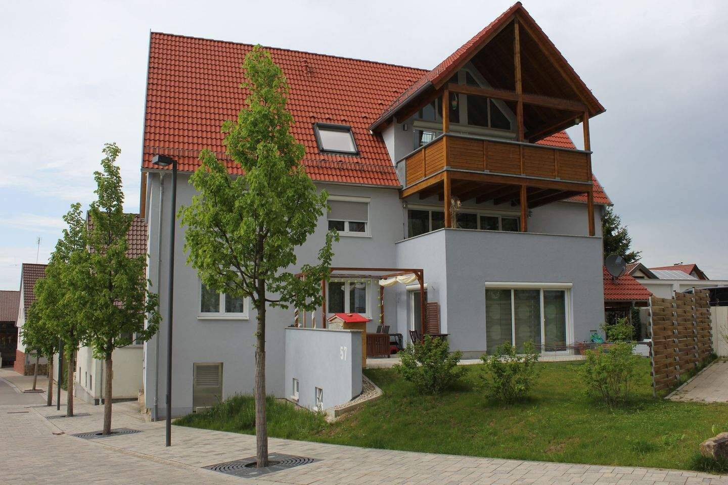 Traumhafte Maisonette-WHG, 137 m² Wfl., Top-Ausstattung, EBK, Südbalkon, Garage, attraktive Lage!, 74382 Neckarwestheim