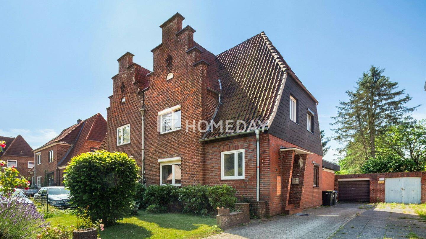 Wohnen mit Charakter: sechs Zimmer, Terrasse und rund 698 Quadratmeter Grundstück, 24768 Rendsburg