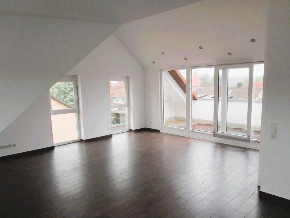 4 Zi. DG-Whg. mit Dachloggia und 2 Bädern  Nürnberg – Katzwang / Wohnung mieten, 90455 Nürnberg