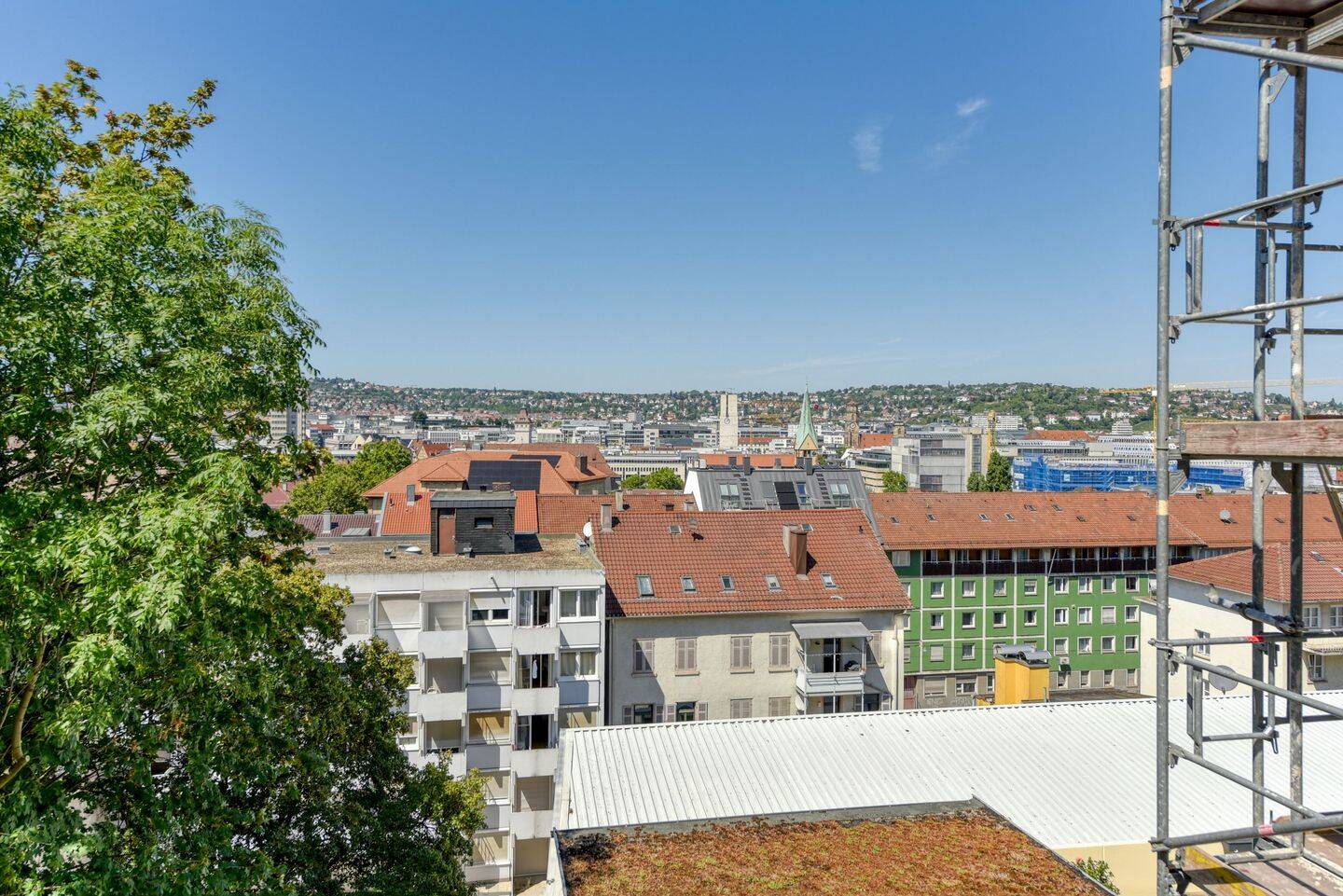 +++ Bestlage – Blick auf Stuttgart – City zu Fuß – Erstbezug nach Kernsanierung – inkl. Kfz-Stellplatz & neuer EBK +++, 70182 Stuttgart (Mitte)