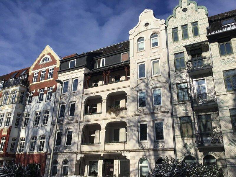 Wohn(t)raum: 3-Zimmer-Altbau mit 2 Balkonen!, 24114 Kiel (Südfriedhof)