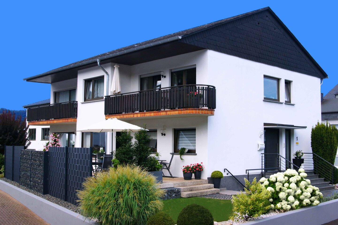 Freistehendes Wohnhaus mit großer EG-Wohnung und  2 Ferienwohnungen in Toplage mit Burgblick in Bernkastel-Kues, 54470 Bernkastel-Kues