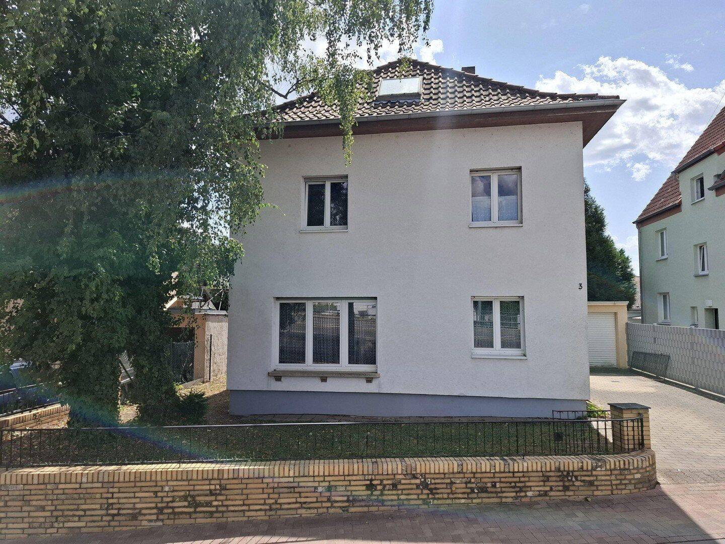 Freistehende Stadtvilla mit Gestaltungspotential auf großem Erbpachtgrundstück, 69214 Eppelheim