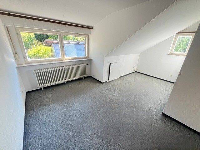 Esslingen-Wäldenbronn: Gepflegte 2-Zimmer DG Wohnung, 73732 Esslingen am Neckar