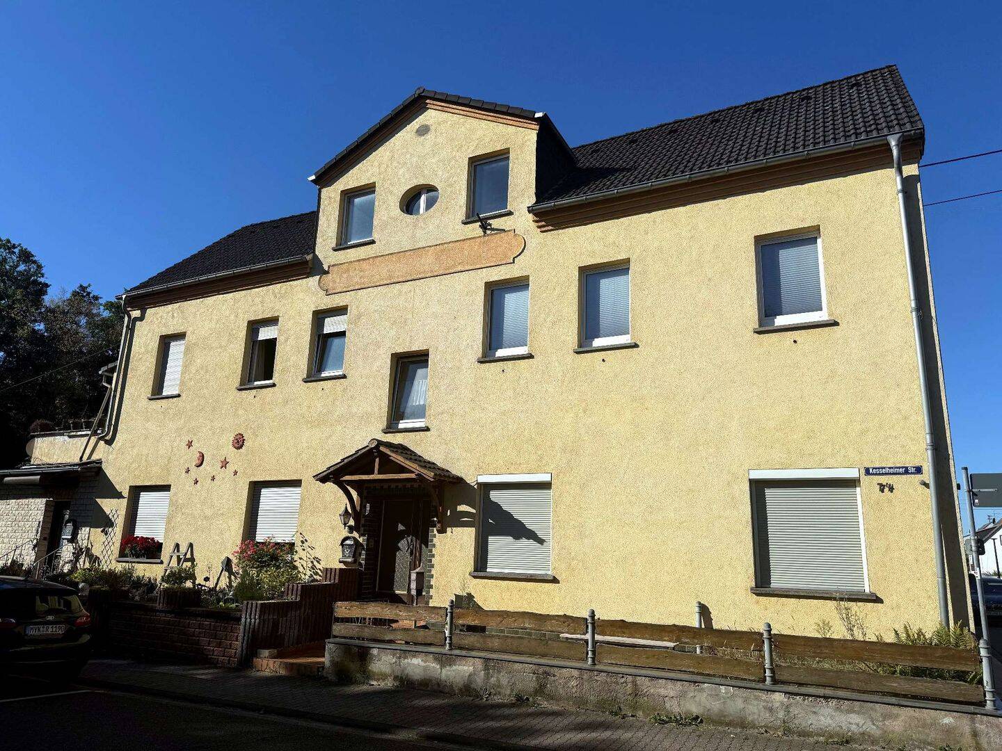 Großzügige Maisonette-Wohnung mit ca. 149 m², 5 Zimmern, Studio und 2 Garagen, 56220 Sankt Sebastian