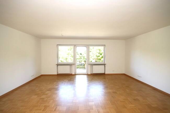 4,5-Zimmerwohnung mit Balkon im Herzen von Grünwald, 82031 Grünwald