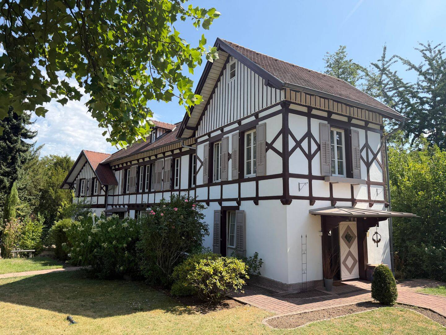Für Menschen, die das Besondere suchen – Landhausvilla mit vielfältigen Gestaltungsmöglichkeiten, 76530 Baden-Baden (Ebersteinburg Innenstadt Lichtental Varnhalt Weststadt)