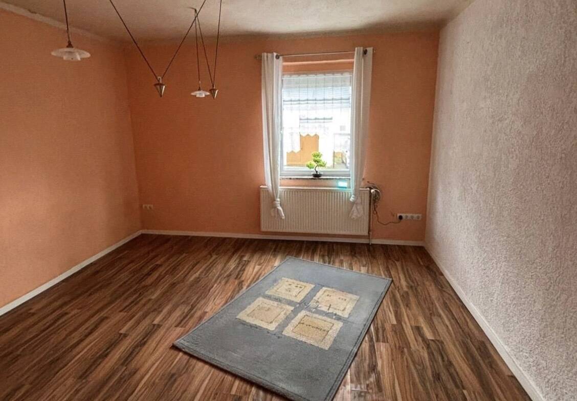 Modernisierte Doppelhaushälfte mit 960 m² Grundstück, Doppelgarage und großem Garten, 4910 Elsterwerda