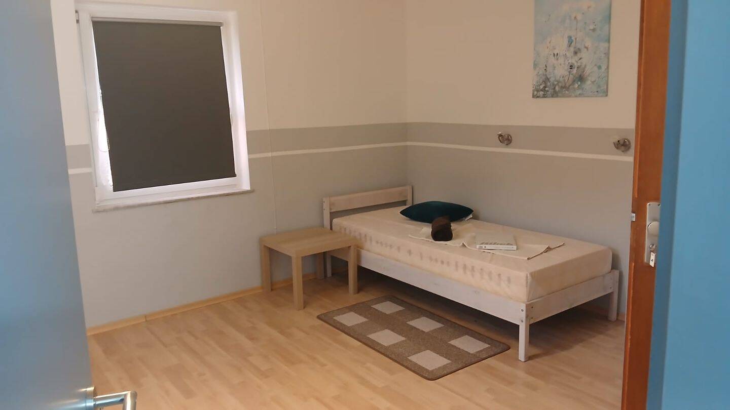 Möbliertes Apartment, Dusche, WC, separater Eingang, ruhige Lage, 90513 Zirndorf