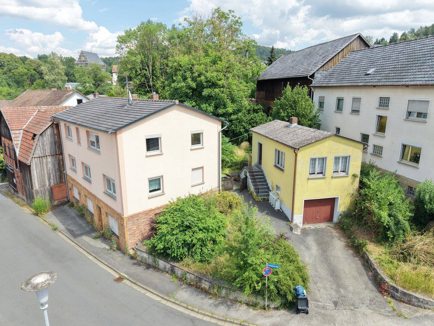 Charmantes Wohnhaus mit spektakulärem, ca. 3.000 m² großem Gartengrundstück, Garagenhaus & Scheune, 96472 Rödental