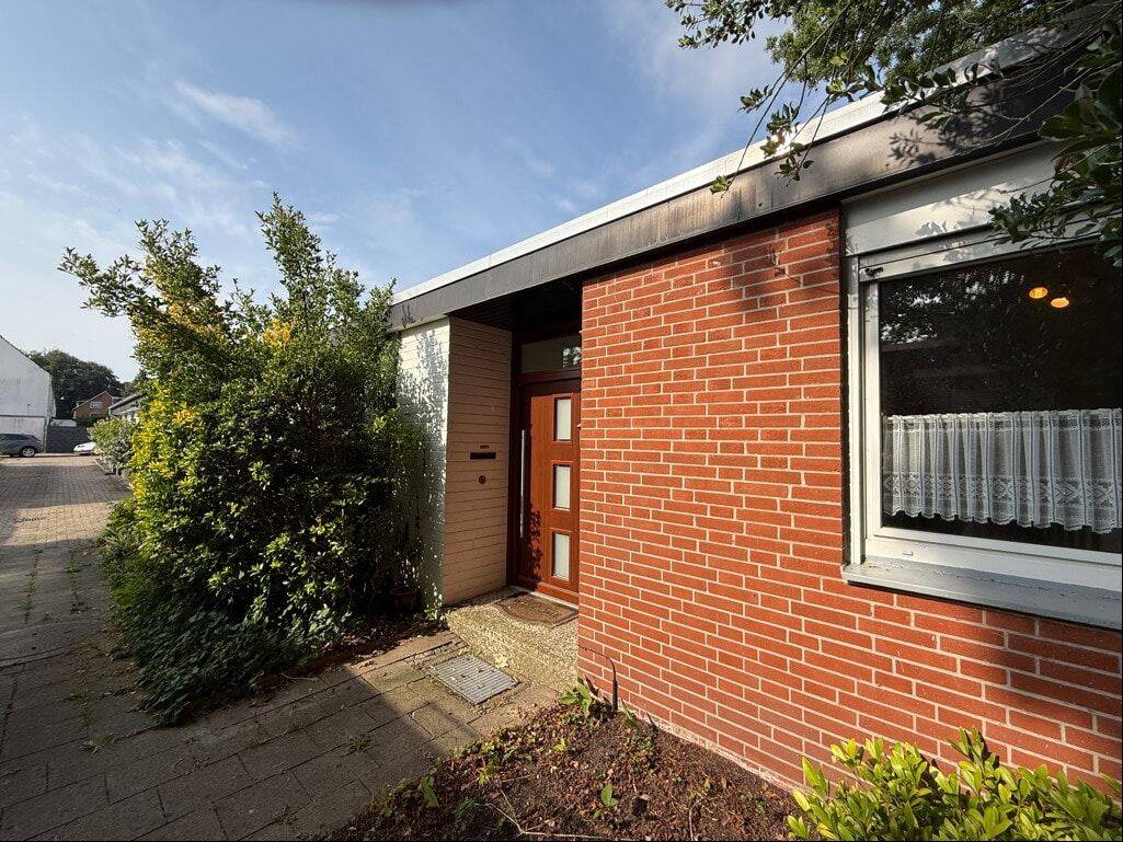 **Charmanter Reihenbungalow mit großzügigem Außenbereich**, 27753 Delmenhorst (Bungerhof Deichhorst Dwoberg/Ströhen Mitte)