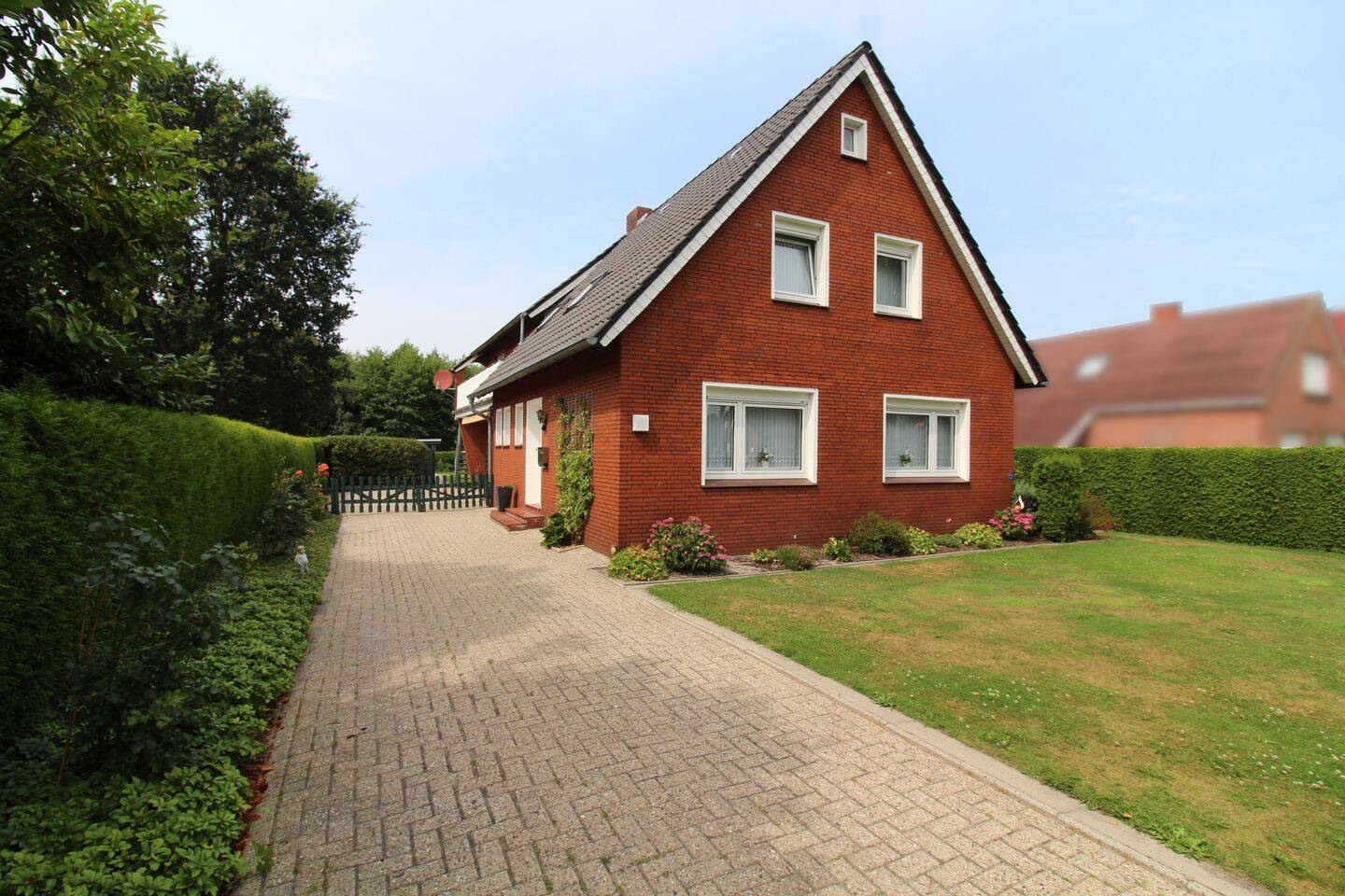 Großzügiges u. gepflegtes Wohnhaus mit schönem Grundstück und unverbaubarem Blick ins Grüne, in ruhiger ländliche Lage!, 26810 Westoverledingen