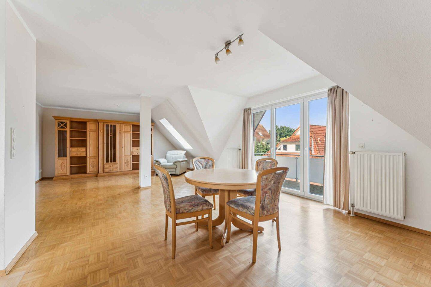 Maisonette mit Mehrwert: Flexibler Schnitt (2-3 Zi.), ausgebauter Dachboden & 2 Balkone!, 21077 Hamburg (Harburg)