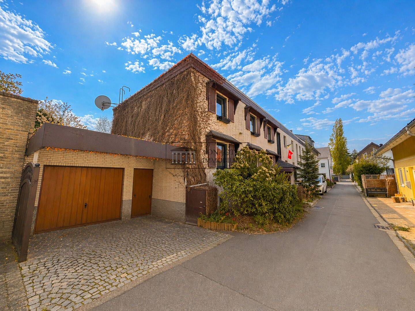 Reihenendhaus mit zwei Wohneinheiten, Wintergarten, Kamin und Sauna, 50767 Köln (Chorweiler)