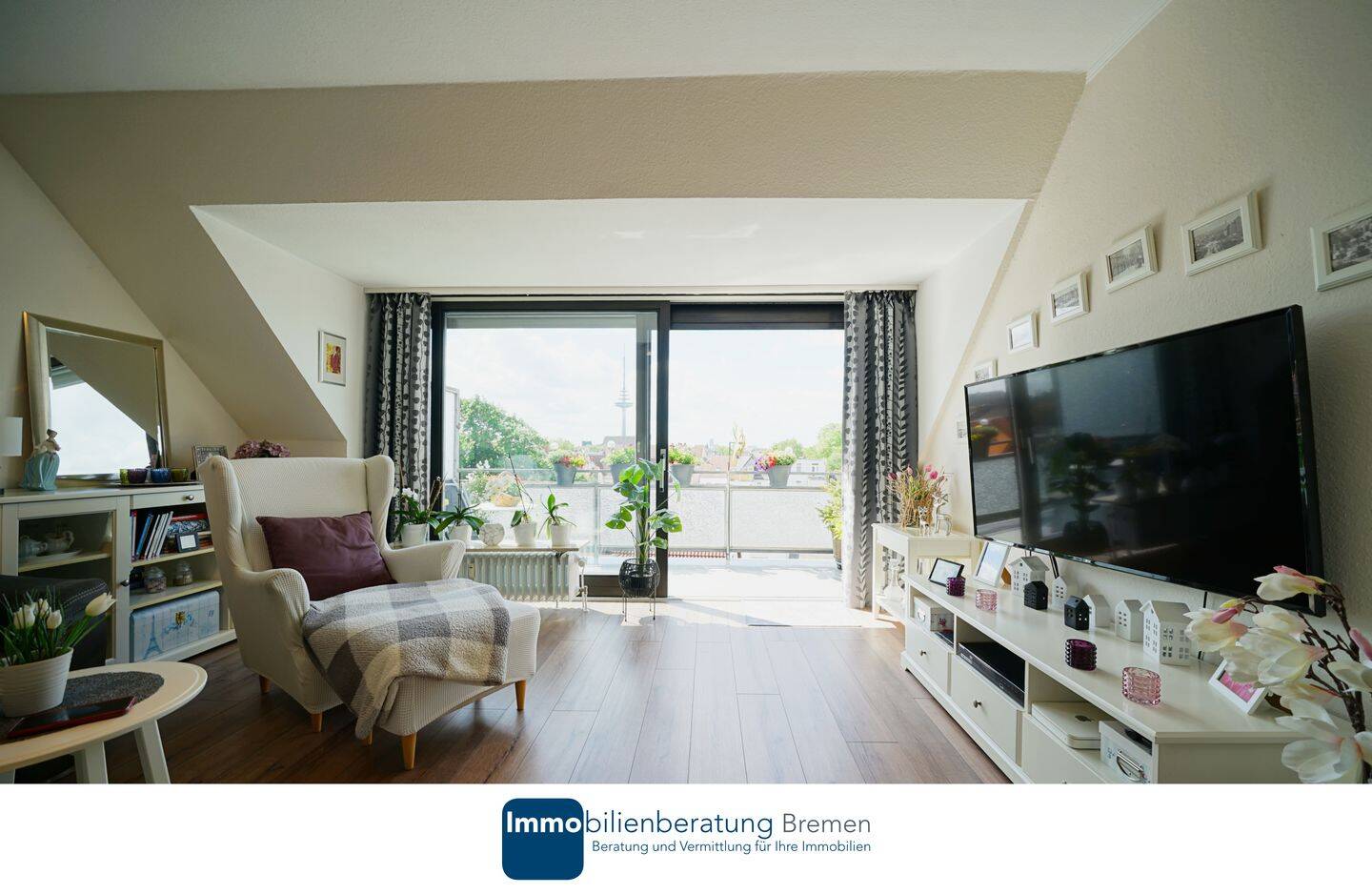Maisonettewohnung mit Südbalkon über den Dächern von Walle, 28219 Bremen