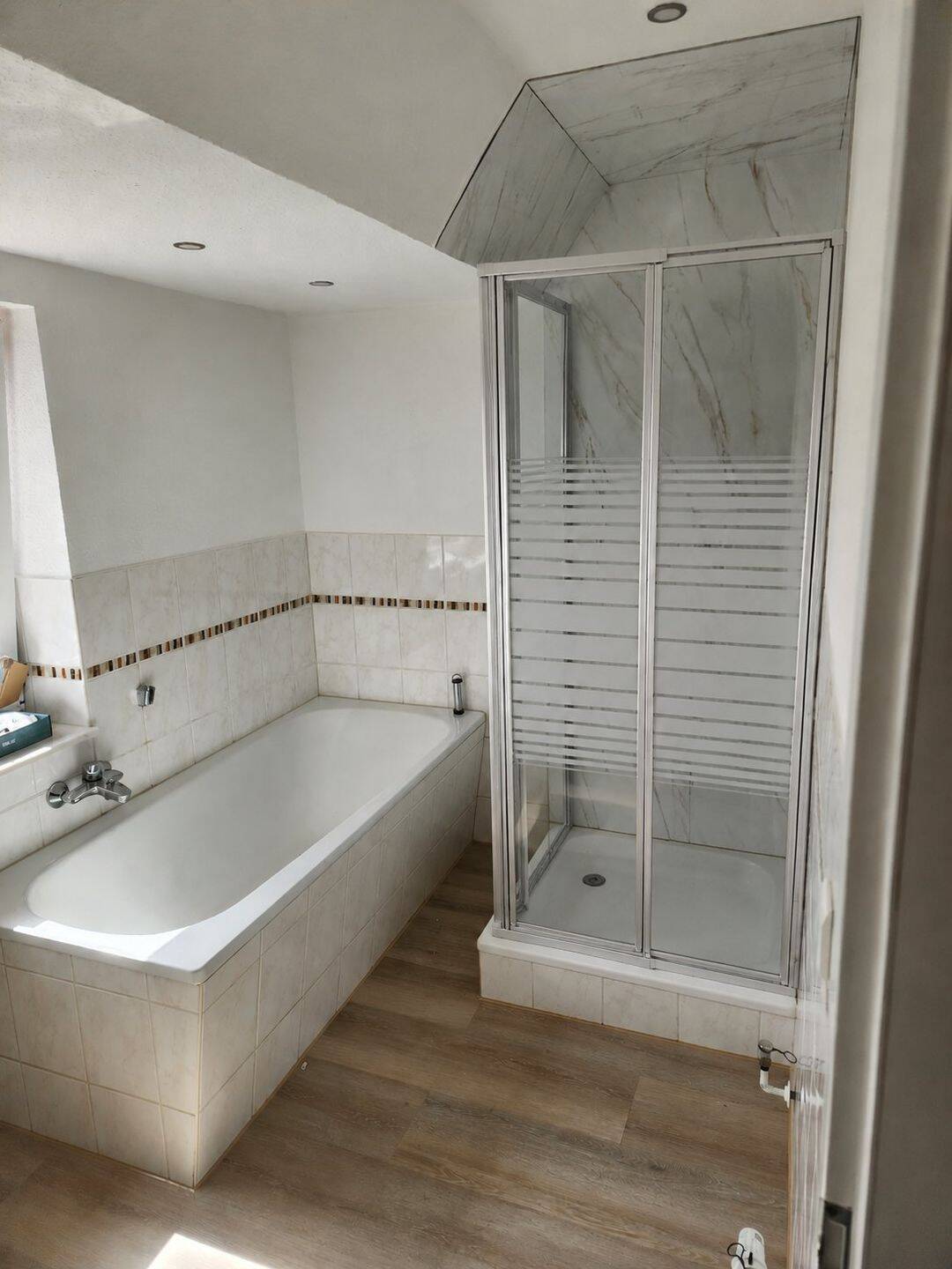 gemütliche 2 Raum Wohnung mit Balkon und Spitzboden, 99092 Erfurt