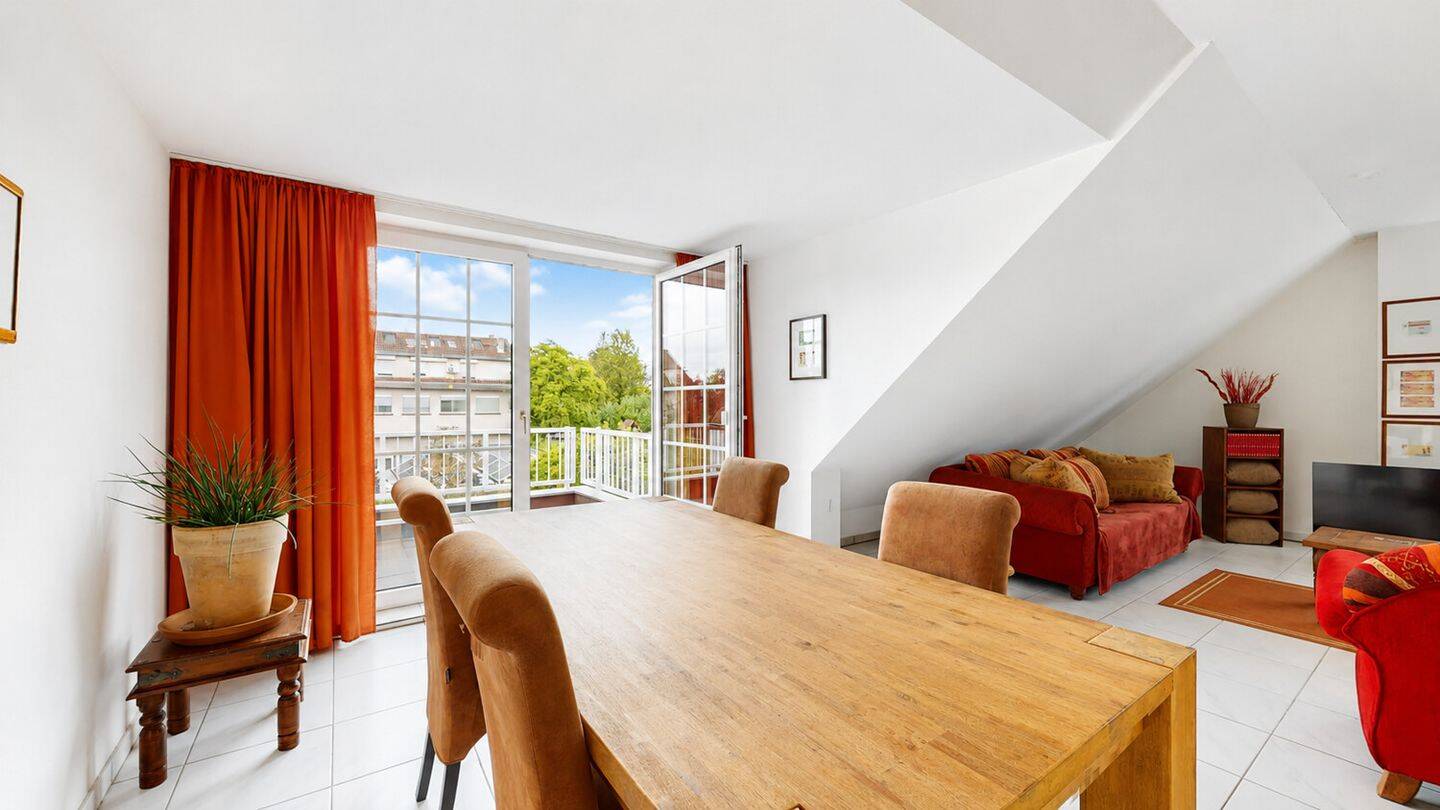 Großzügige Maisonette mit Westbalkon in zentraler und ruhiger Lage, 60388 Frankfurt am Main (Bergen-Enkheim Seckbach)