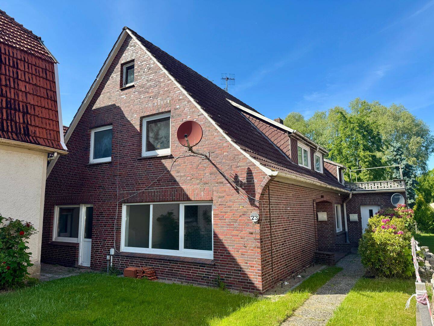 Großzügige Obergeschosswohnung mit Dachterrasse und Gartennutzung in Wiarden, 26434 Wangerland