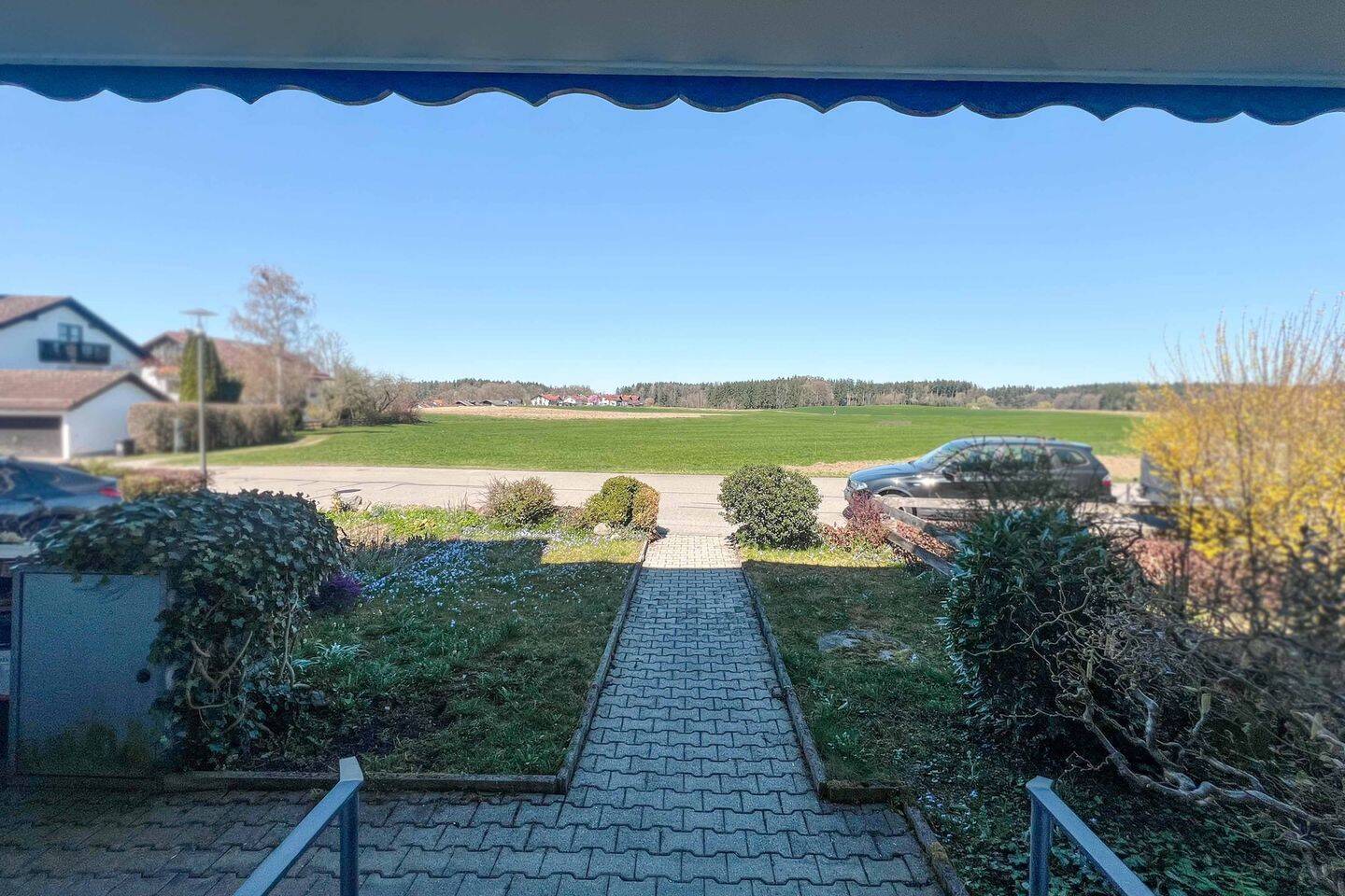 Sofort bezugsfrei: Charmantes Reihenmittelhaus mit PV-Anlage, Kamin & traumhaftem Blick ins Grüne, 83512 Wasserburg a. Inn