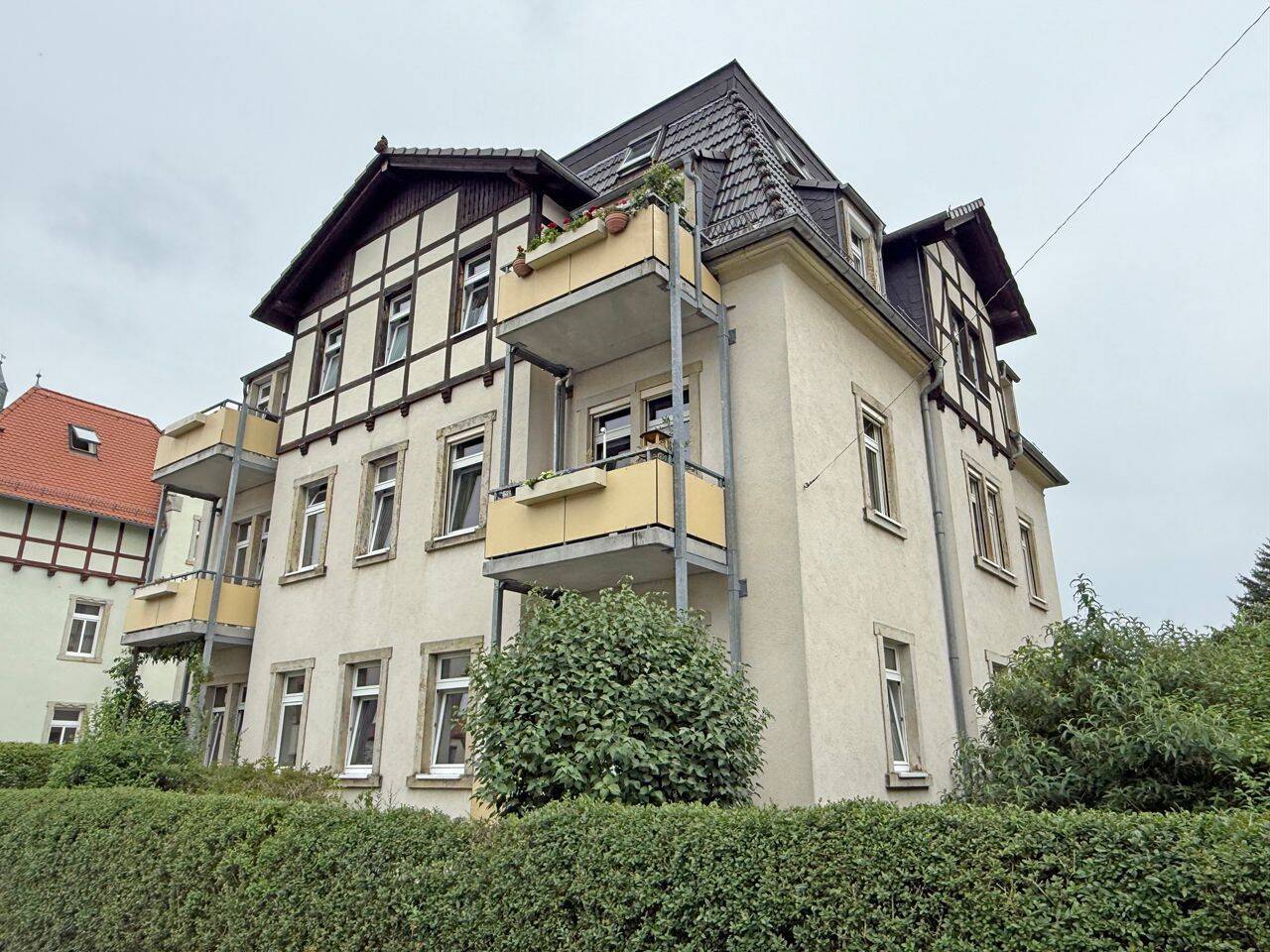 NEU – Einziehen oder sofort vermieten – hochwertig renovierte Wohnung mit Balkon in ruhiger, grüner Lage