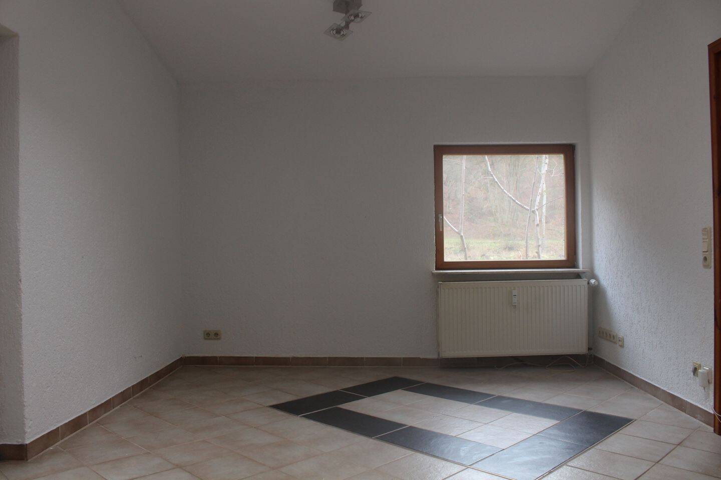 Gepflegte Zwei Zimmer Erdgeschosswohnung mit Vorgarten, 65307 Bad Schwalbach