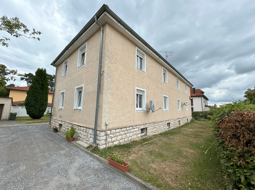 Ein komplettes Doppelhaus mit 4 vermieteten Wohnungen in Maxhütte-Haidhof, 93142 Maxhütte-Haidhof