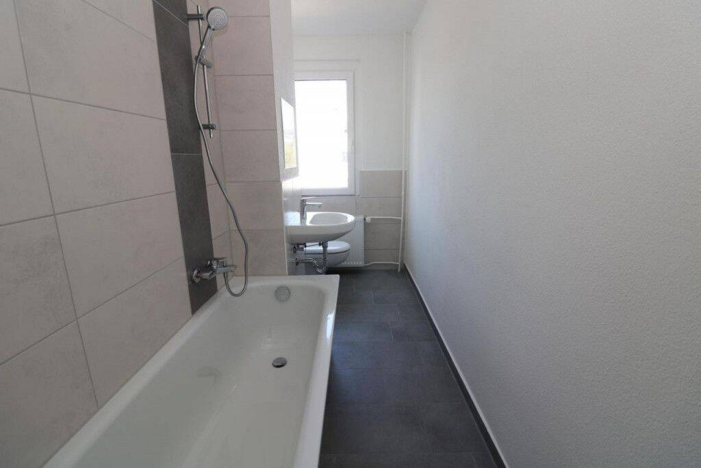 Richtig eingeseift…moderne 3-RW mit Wanne & Balkon!!!, 9599 Freiberg