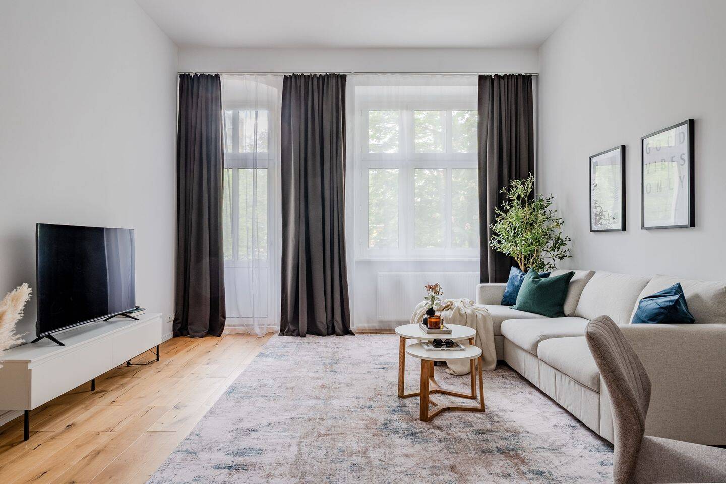 Helle, möblierte 2-Zi.-Altbauwohnung mit Balkon in Charlottenburg, 10625 Berlin (Charlottenburg-Wilmersdorf Charlottenburg)