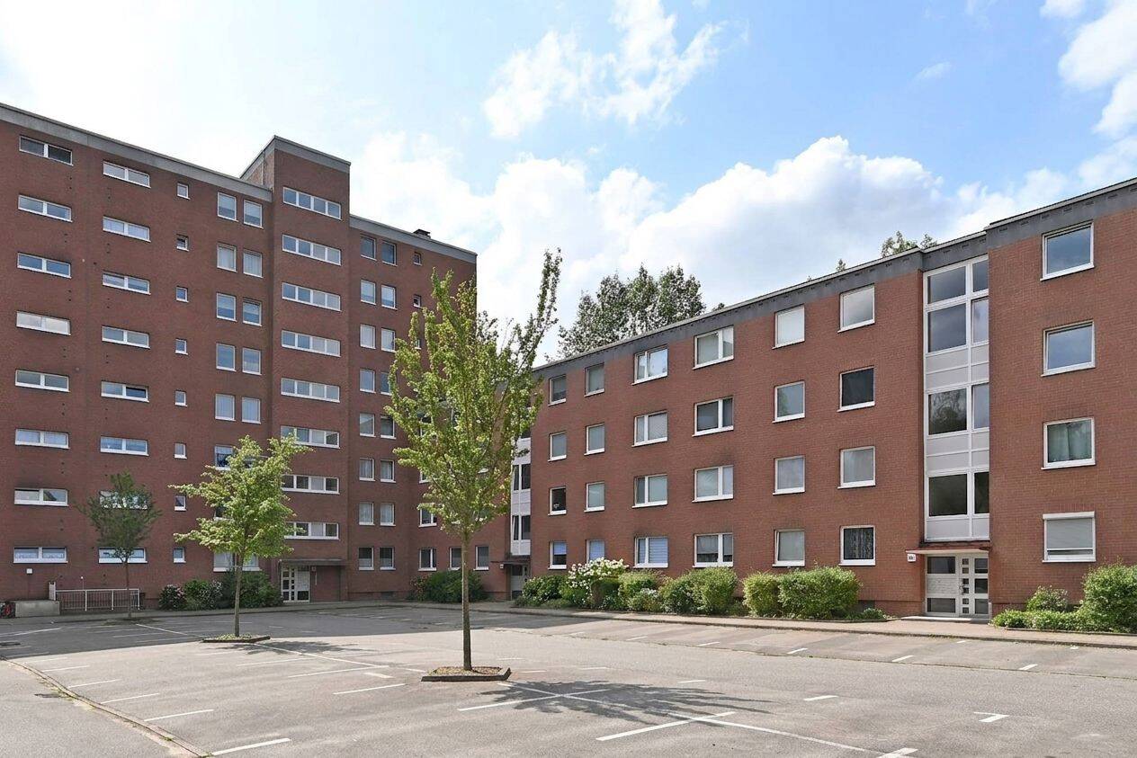 Schöne 3,5 Zimmer Wohnung mit Balkon und Stellplatz in begehrter Lage von Reinbek., 21465 Reinbek