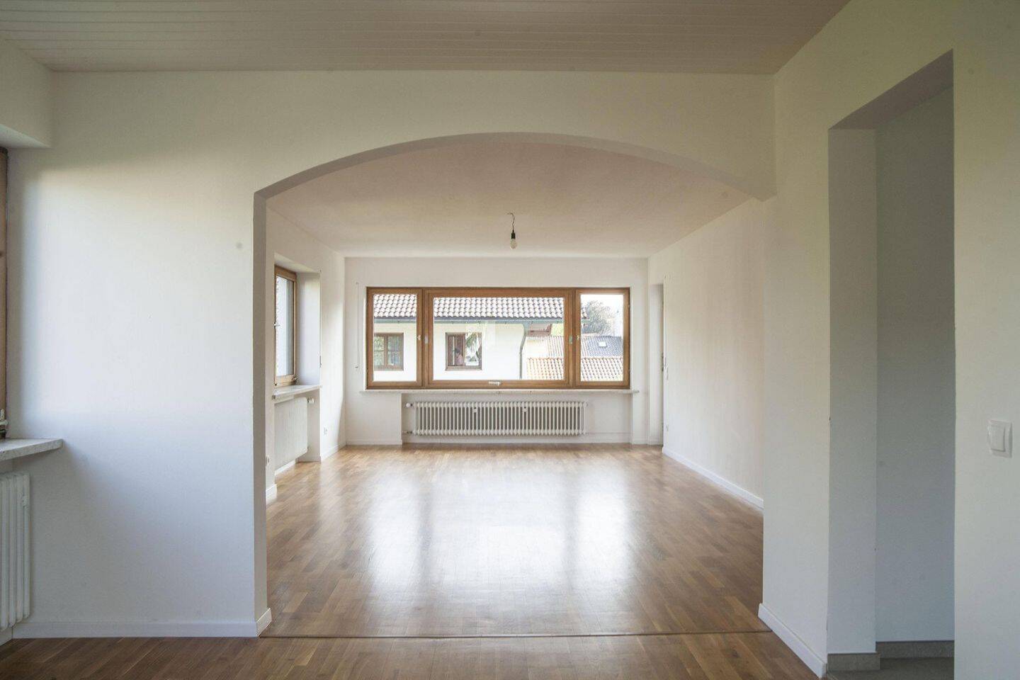 Erstbezug nach Sanierung: Helle 97 m² Wohnung mit Südbalkon, Garten, Kellerraum und Garage, 83052 Bruckmühl