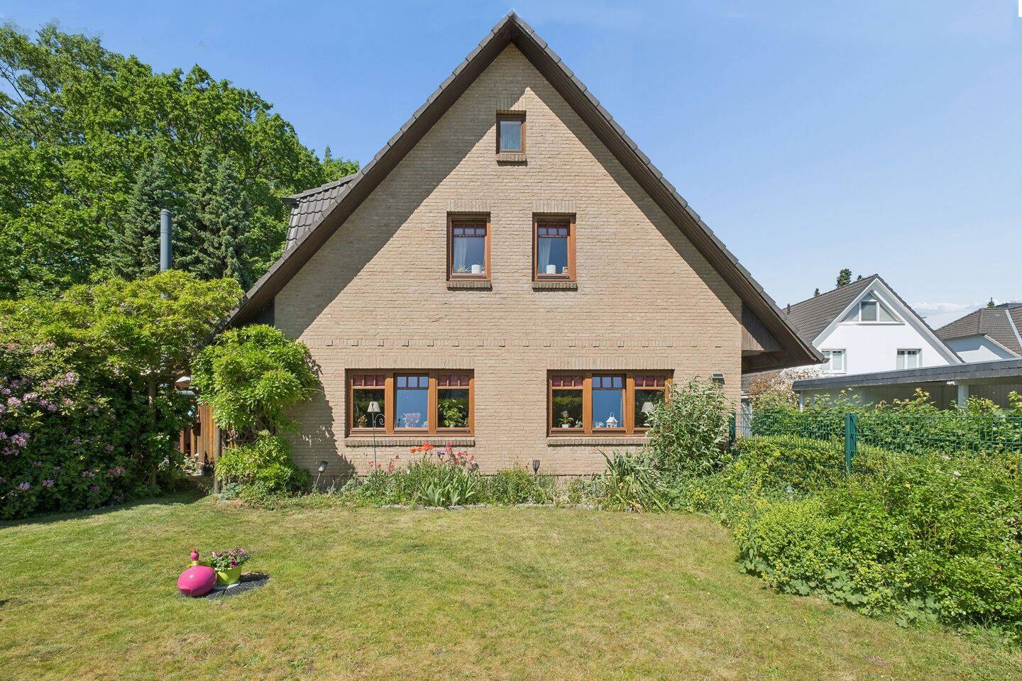 Familienfreundliches Einfamilienhaus mit Wintergarten, Bürotrakt und großem Garten in ruhiger Wohnlage, 22869 Schenefeld