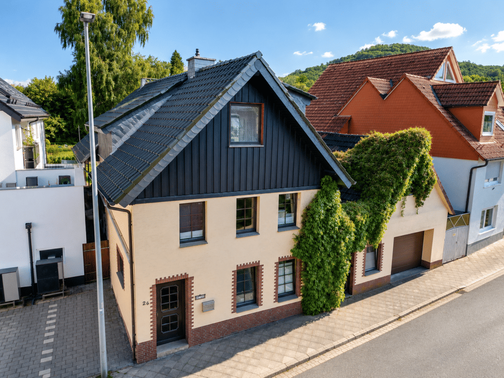 ***Großzügiges Einfamilienhaus mit Wintergarten, Kamin und vielseitigen Nutzungsmöglichkeiten***, 33014 Bad Driburg