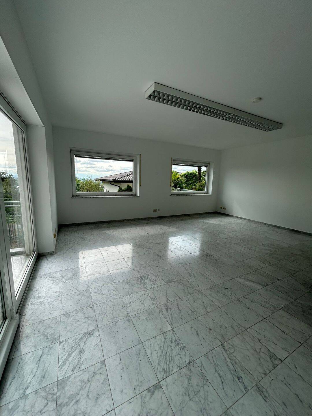 Helle 2-Zimmer-Wohnung mit Terrasse und fantastischem Ausblick in exklusiver Lage von Weinheim, 69469 Weinheim