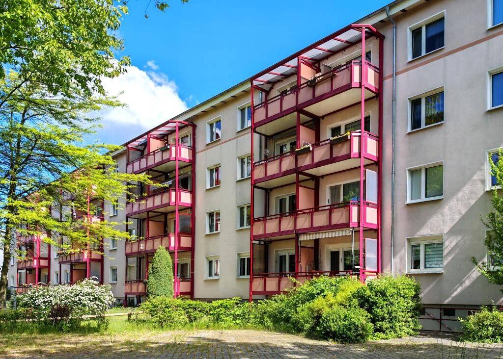 3 Zimmer, herrlicher Ausblick – 3-Raumwohnung mit Balkon im WK VI, 2977 Hoyerswerda