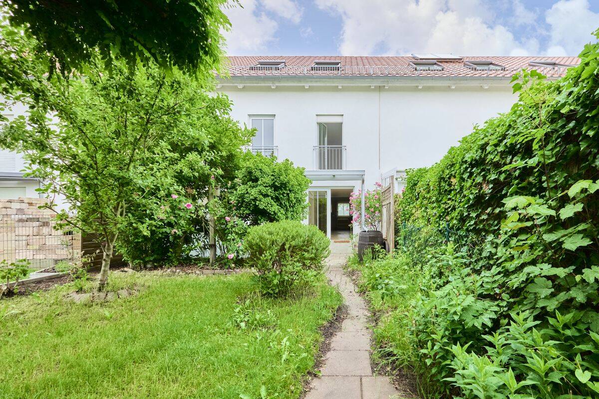 Sofort verfügbar: Familienfreundliches Reihenhaus mit 6 Zimmern, Wintergarten & Garage, 86830 Schwabmünchen