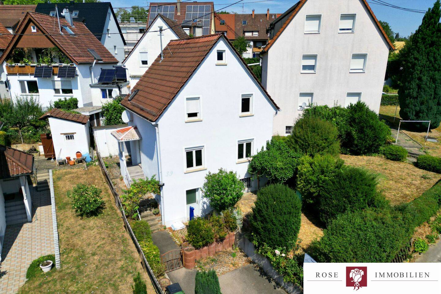 Sanierungsbedürftiges und freistehendes Einfamilienhaus mit Stellplatz in Stuttgart-Mühlhausen, 70378 Stuttgart