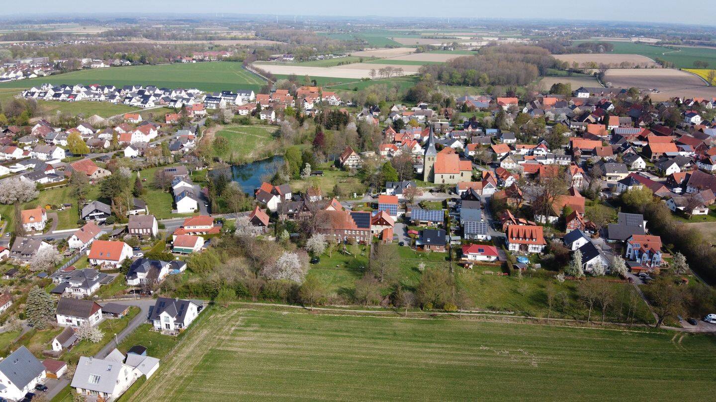 Fachwerkhaus im Ortskern Lohne mit Blick auf Lohner Teich, 59505 Bad Sassendorf