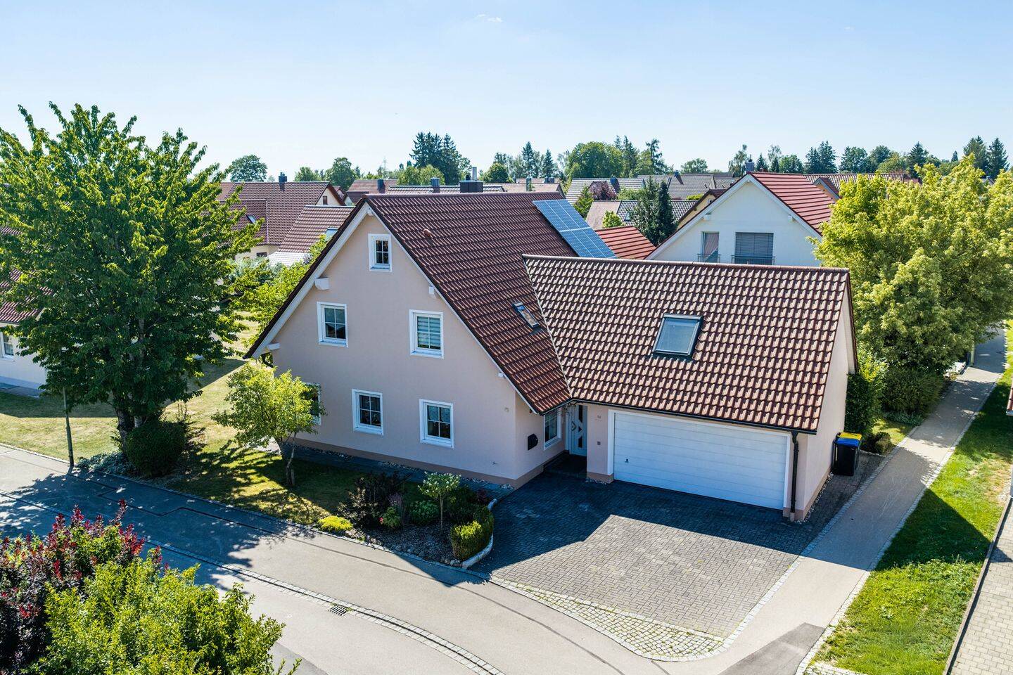 Familienfreundliches, gepflegtes Wohnhaus mit Doppelgarage in Langerringen, 86853 Langerringen