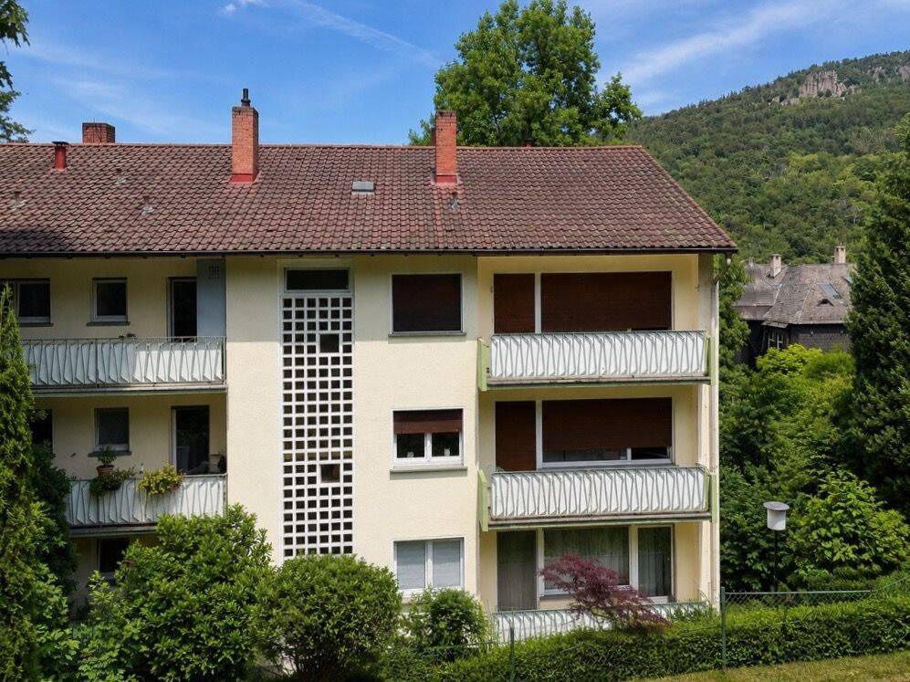 Stilvolle 3-Zimmer-Wohnung mit zwei Balkonen und Garage in begehrter Wohnlage von Baden-Baden, 76530 Baden-Baden (Ebersteinburg Innenstadt Lichtental Varnhalt Weststadt)