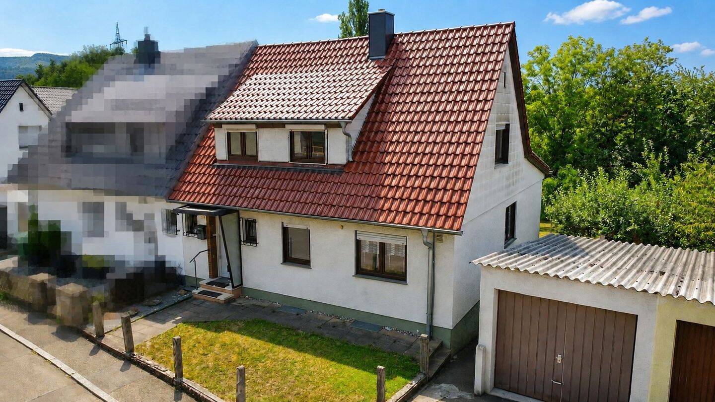 Familientraum mit Garten und PV-Anlage – Doppelhaushälfte in Manzen mit Garage, 73037 Göppingen