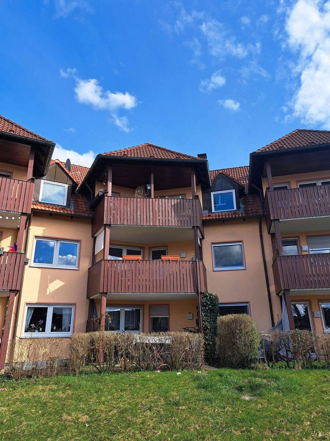 2-Zimmer-DG-Wohnung mit Balkon und Kfz.-Stellplatz, 90530 Wendelstein