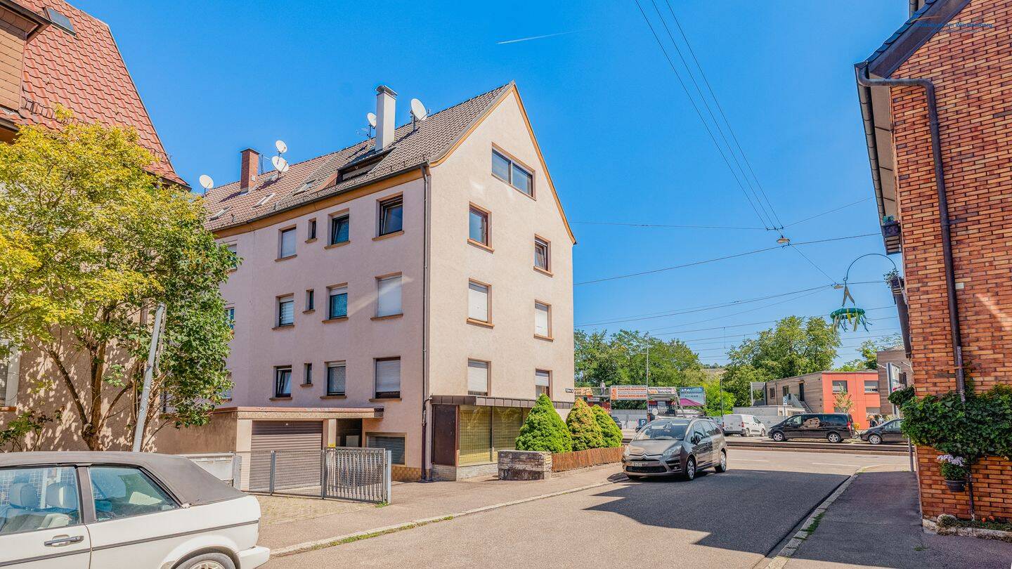 Dreifamilienhaus mit Ladeneinheit und Garage in Stuttgart-Wangen, 70327 Stuttgart