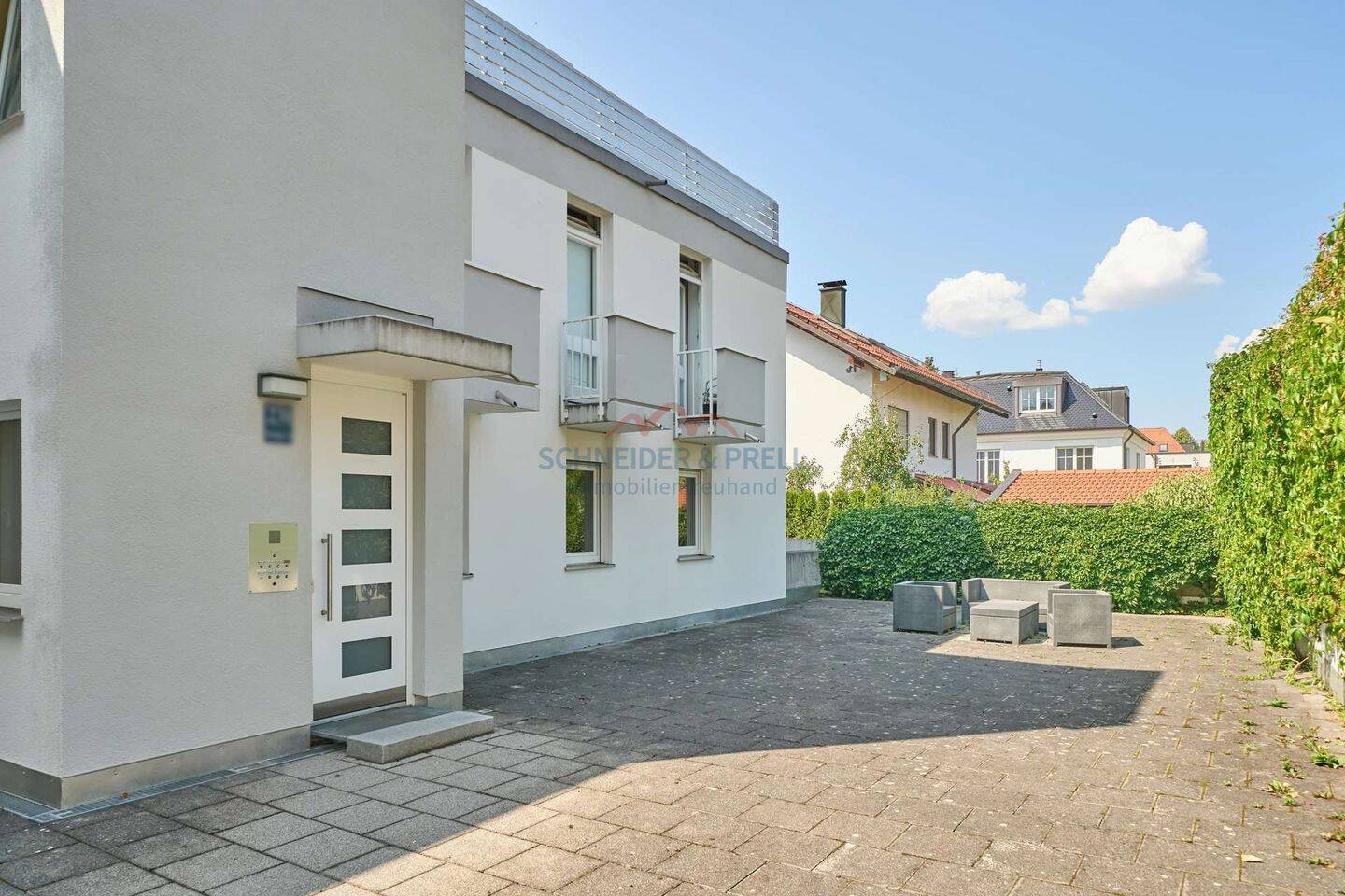 Einfach einziehen – charmante EG-Wohnung mit Terrasse und Garten in Bogenhausen, 81927 München (Bogenhausen)